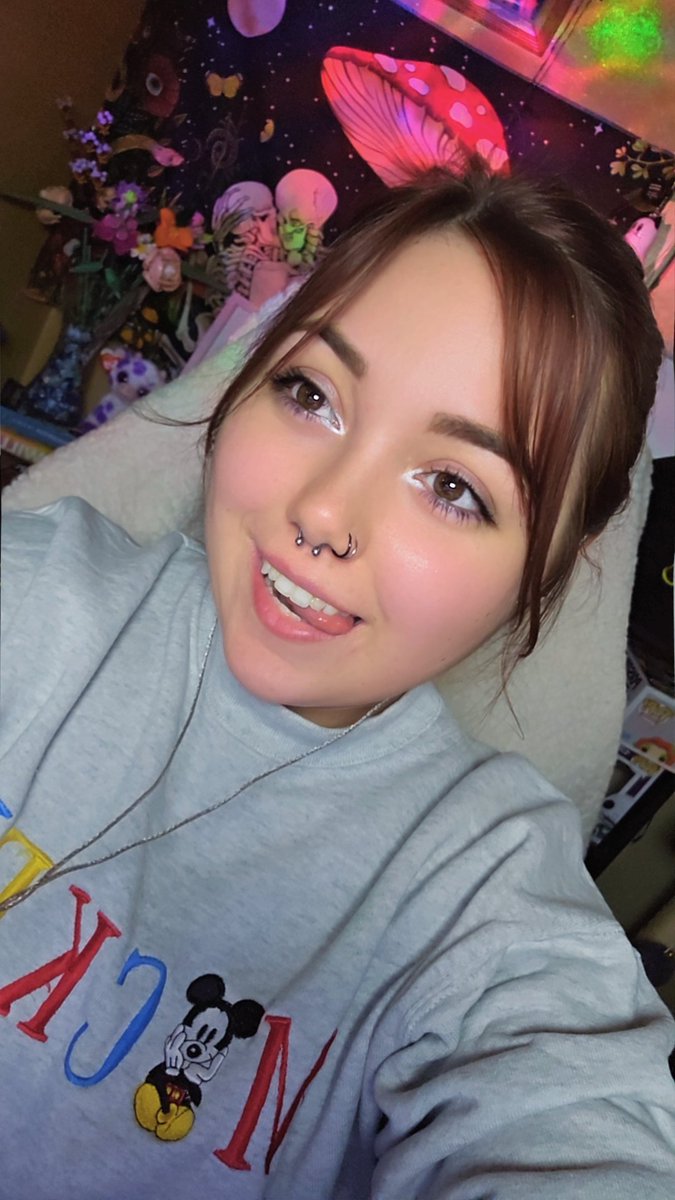 Live!

Twitch.tv/tiffkats
And 
tiktok.com/@tiffkats?_r=1…