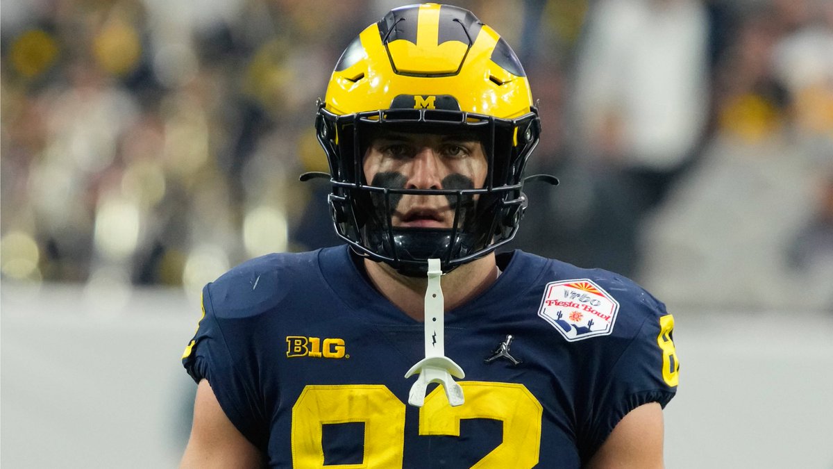 AroundTheNFL's tweet photo. Vikings select FB Max Bredeson with No. 159 overall pick in 2026 NFL Draft

https://t.co/1kUIcH8Dto https://t.co/YXSAKQhseP