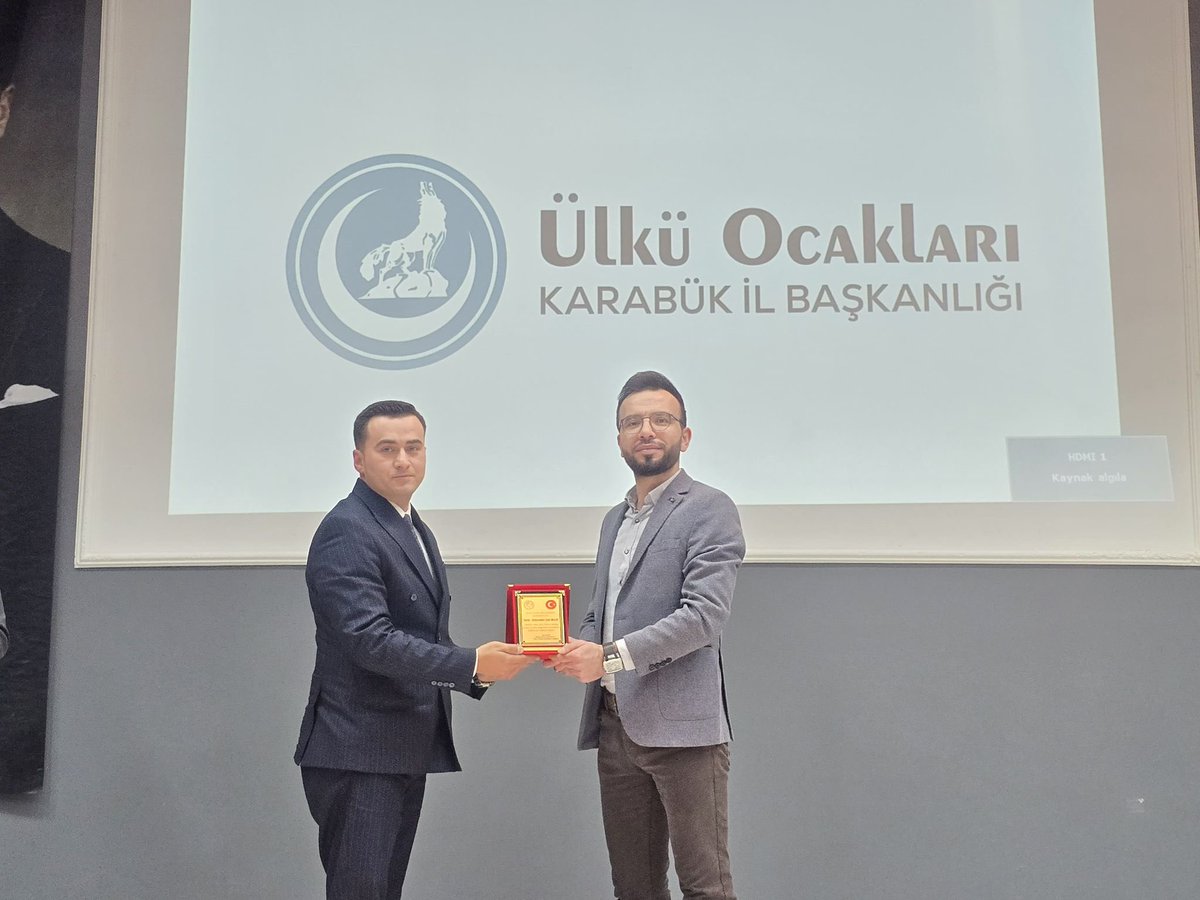 KarabukOcak's tweet photo. Ülkü Ocakları Karabük İl Başkanlığı olarak düzenlediğimiz çalıştayda; toplumsal bir sorun haline gelen akran zorbalığına ve gençlerimizin geleceğine ışık tuttuk.
Değerli sunumlarıyla bizleri bilgilendiren:
 Dr. Öğr. Üyesi Muhammet Esat BOLAT
 Arş. Gör. Mustafa Emin AKÇİN
hocalarımıza ve bizleri yalnız bırakmayan tüm misafirlerimize şükranlarımızı sunarız.
Gençlik, milletin umududur!
Var Olsun Ülkü Ocakları 🇹🇷