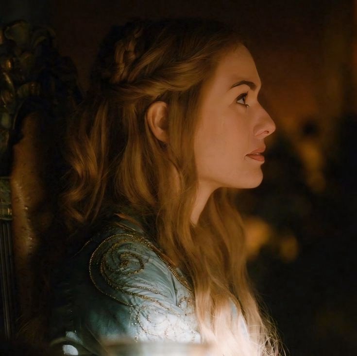 cerseincel's tweet photo. Cersei’s side profile in case you needed it today https://t.co/osqiLIhoVM