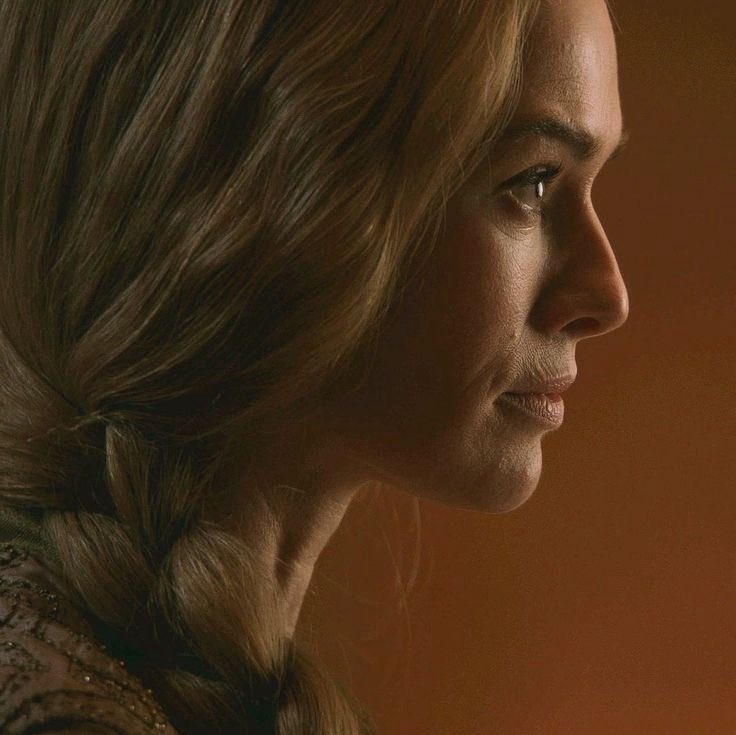 cerseincel's tweet photo. Cersei’s side profile in case you needed it today https://t.co/osqiLIhoVM
