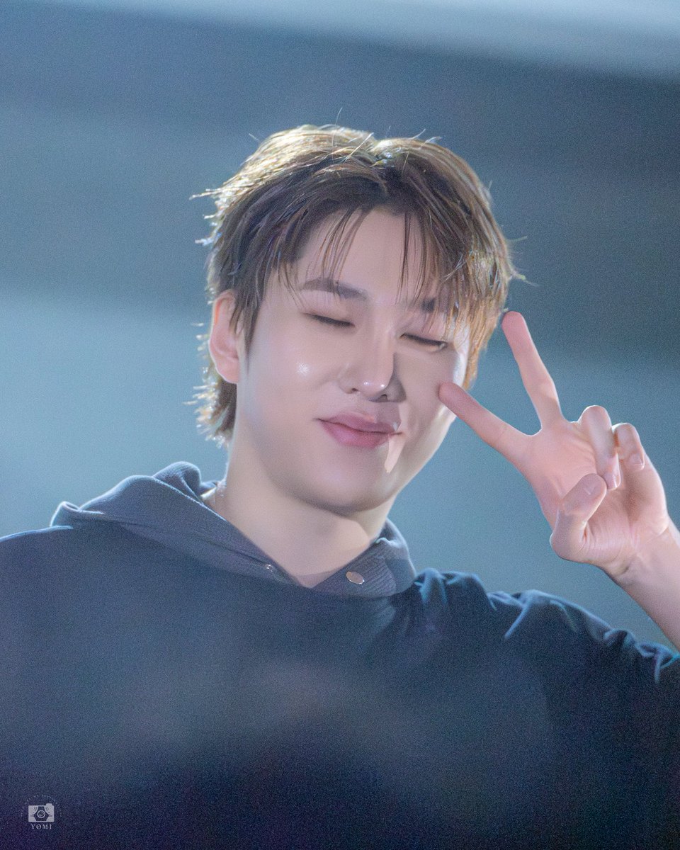 YOMI___PIC's tweet photo. 260419 5pm 🩷현성 소극장 콘서트 '���행' 퇴근길 | #BOYFRIEND #현성 https://t.co/retutUUvTv