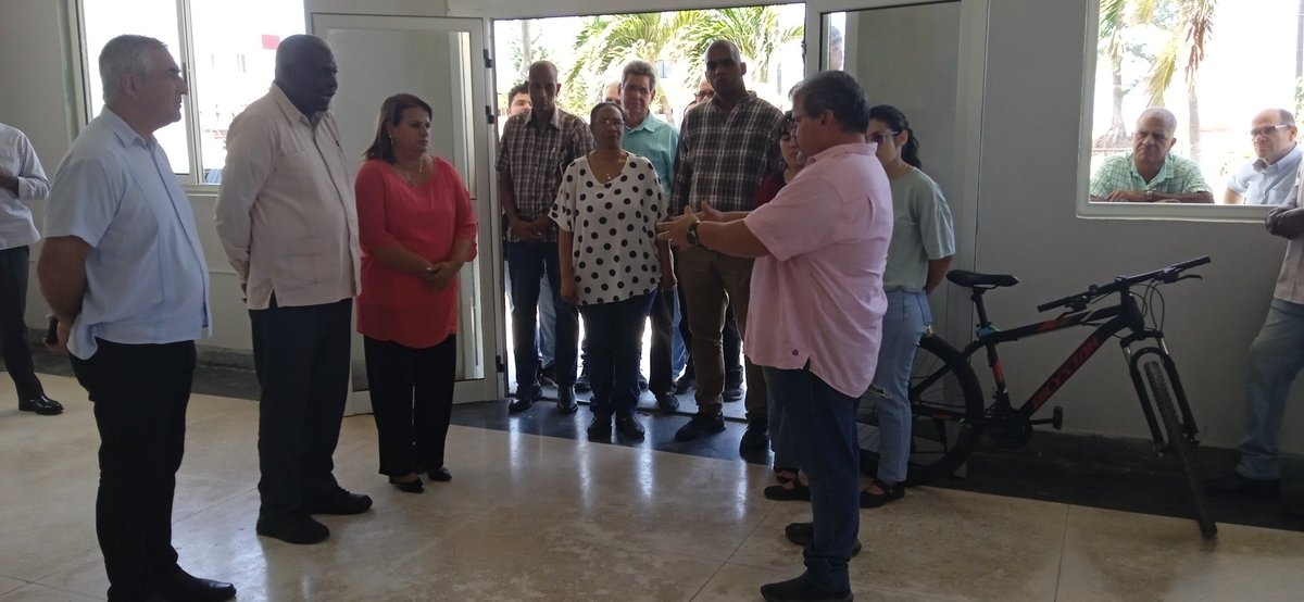 marito770801's tweet photo. Recorre Pdte #ANPPCuba @AsambleaCuba Esteban Lazo Hernández, instituciones de #LaHabanaDeTodos. Lo acompaña la Gob. @YanetHzP y Eduardo Martínez, Viceprimer Ministro. 
Visitaron la nueva sede del #ISDI y Hogar de Niños sin Cuidado Parental en #CentroHabana https://t.co/dD7pzL61jX