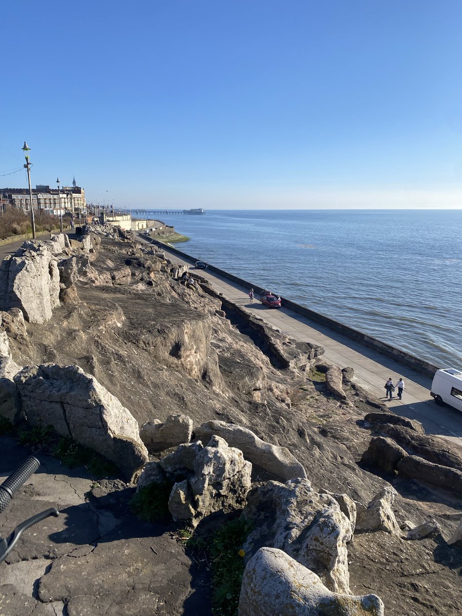 DarkAngelMaz1's tweet image. Oh I do like to be beside the seaside 🌞 #bluesky #sunshine #PeacefulVibes