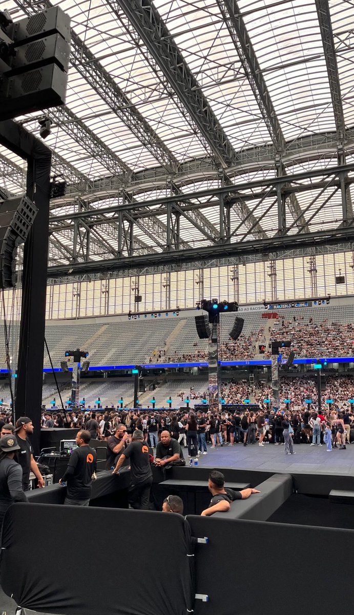 eve 𝜗𝜚 tweet media