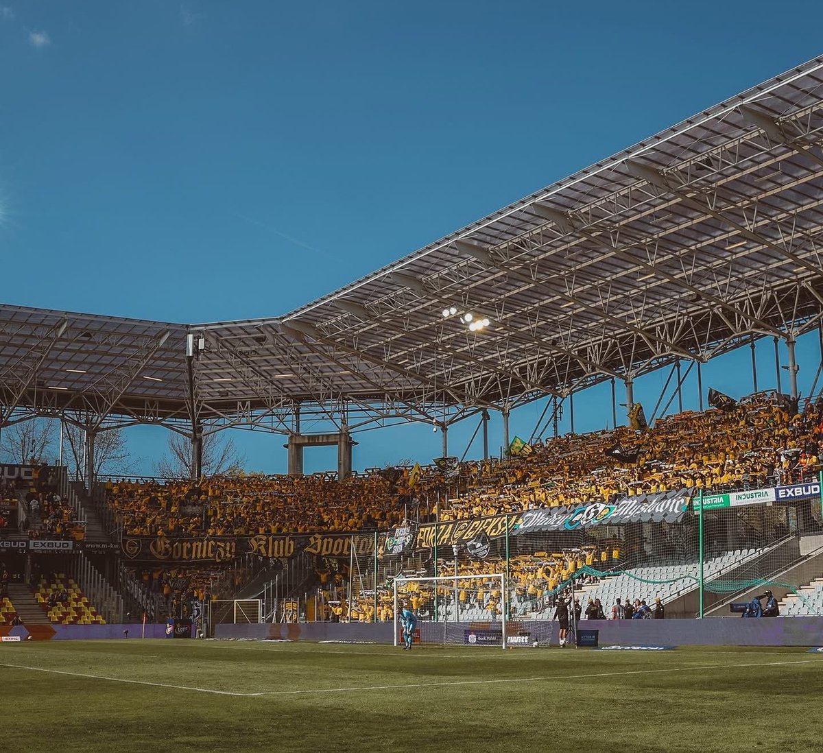 Dziś na meczu z Koroną meldujemy się w 1281 osób, w tym 1 kibic Banika! 

Tym samym zaliczamy nasz najliczniejszy wyjazd do Kielc w historii!