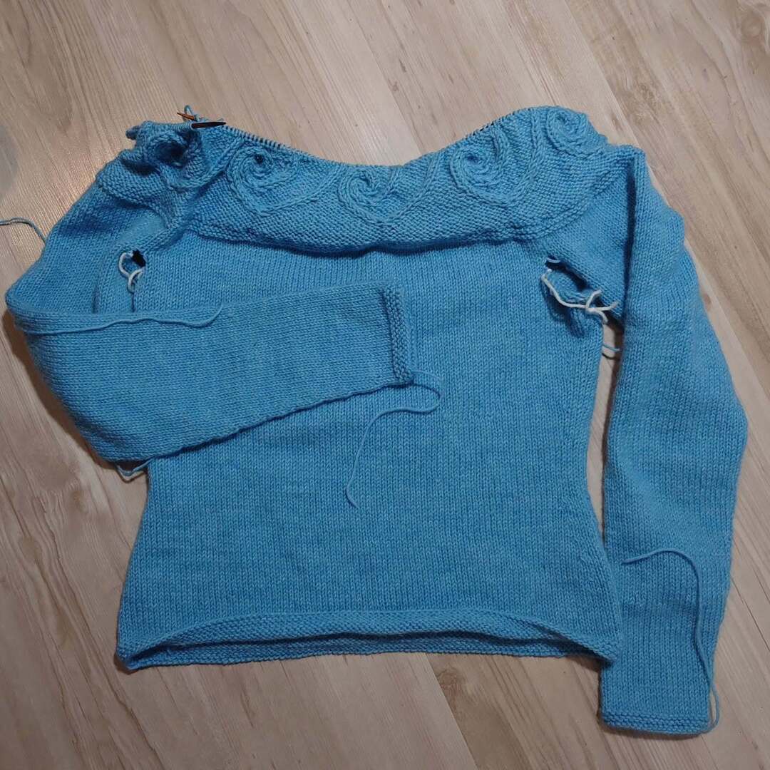 Artesanity's tweet photo. So close to finishing now! 

I absolutely LOVE doing the decreases for the swirly cables! The last round I decreased 80 stitches! The rounds just get shorter and faster! So much about 'slow knitting' and the 'journey, not the destination'. 

I'm all abou… https://t.co/ZA9qX4YPmx https://t.co/OKgCqXRfaX