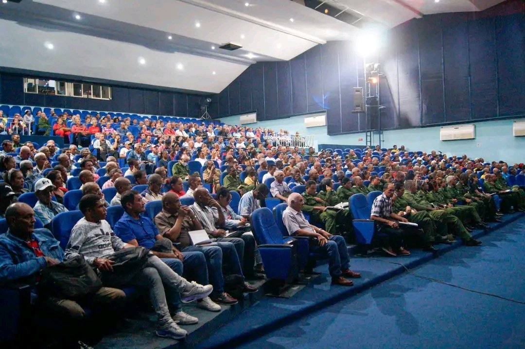 "Sin defensa no puede haber Patria...sin defensa no puede haber Revolución..."
Fidel Castro.
Importante encuentro de trabajo en #ProvinciaGranma con Presidentes de Consejos de Defensa Municipales hasta nivel de Zonas de Defensa.
#CubaSeDefiende
#CubaEstáFirme