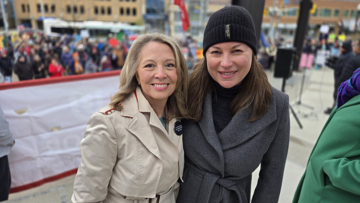 CFifeKW's tweet image. Protecting Ontario's healthcare is a non-partisan issue &amp;amp; our community came together today to show the govt that we will fight privatization. Thanks to the WR Health Coalition for organizing this rally &amp;amp; @MaritStiles for her passionate call to action. #onpoli