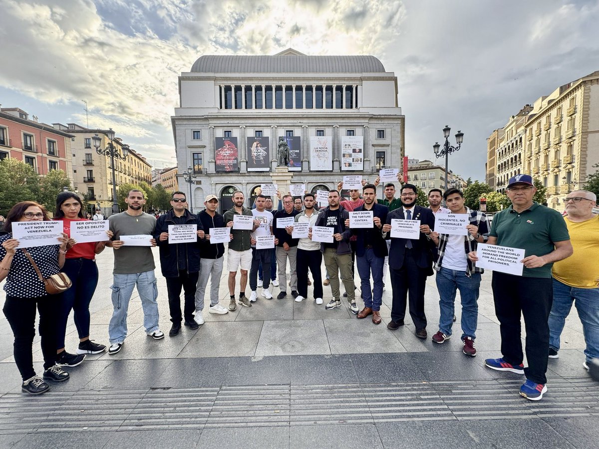 EmaFigueroaC's tweet image. Desde #Madrid alzamos la voz, no puede haber transición mientras haya más de 500 presos políticos secuestrados por el régimen chavista. 

No son números, son vidas, familias rotas y un país silenciado. #VenezuelaLibre