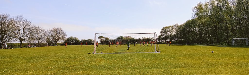 smilerhopper's tweet photo. #Groundhopping #Northyorkshire #Scarborodistrict at Humanby PFA for @HunmanbyFC finished (2nd) in @ERCountyLeague div 5 v @MadlyUnited (charity) KO 1058 post season friendly game number 272 with JP #Newgroundalert brilliant setup post n rail lights dugouts 3 x pitches at step 14 https://t.co/YPsHVz5BYa