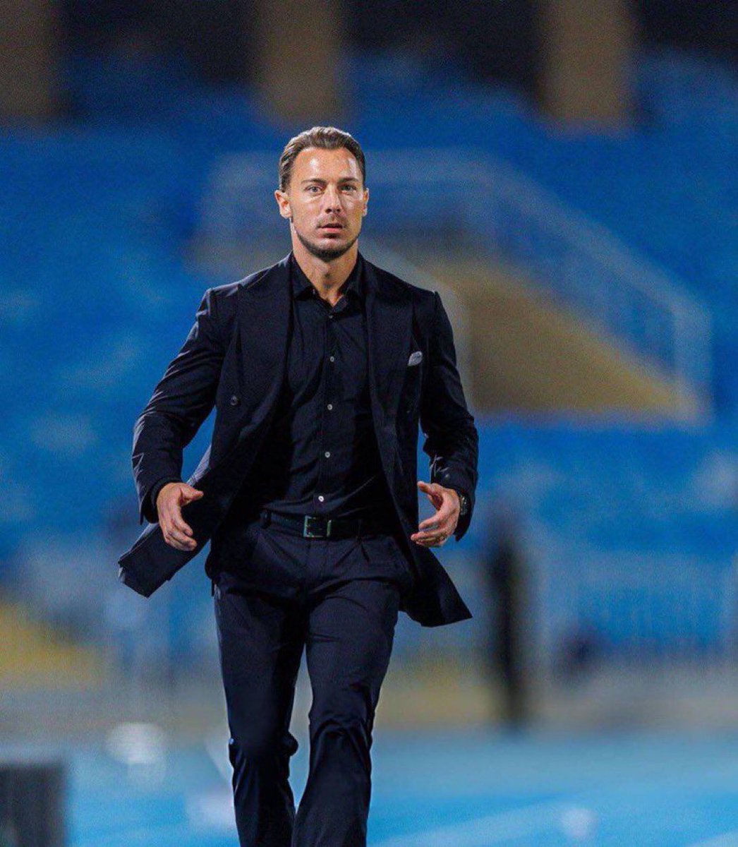 mohammedalialof's tweet photo. #الأهلي_ماتشيدا_زيلفيا

والله جمايل #يايسله علينا كثيررررررر 

يحرجوه اللاعبين بالبطاقات الحمراء ولكن يبقى ثابت ما يطيح ،،،،، 

كفو يالالماني تنطح كفو https://t.co/Qw9h2JLSTU