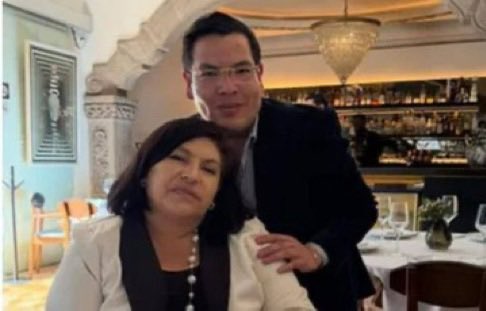 sergiofimbres's tweet image. Escándalo en #Hidalgo: El hijo de la regidora Diana Enriqueta Ávila Pérez, en #VilladeTezontepec, presume abiertamente en Instagram armas de alto calibre de uso exclusivo de @Defensamx1 y las dispara sin problema en medio de fiestas.

Vía @JJDiazMachuca