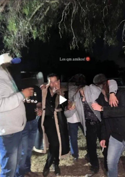 sergiofimbres's tweet image. Escándalo en #Hidalgo: El hijo de la regidora Diana Enriqueta Ávila Pérez, en #VilladeTezontepec, presume abiertamente en Instagram armas de alto calibre de uso exclusivo de @Defensamx1 y las dispara sin problema en medio de fiestas.

Vía @JJDiazMachuca