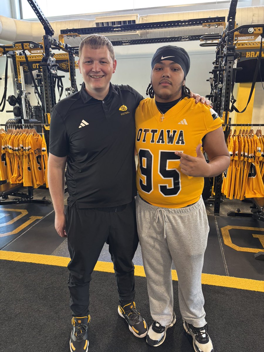 ChaseWalker_55's tweet photo. Had a great time at @OttawaBravesFB today, got to meet some great coaches and learn about the school thank you for the opportunity 💪🏾💯 @ZacSheehan2 @CoachSCDub @CoachNickDavis https://t.co/25GtHARONU