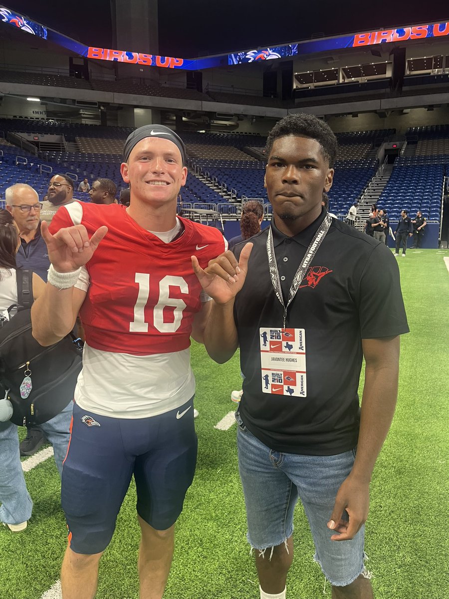 JAVONTAEHUGHES1's tweet image. HAD A GREAT TIME AT THE UTSA SPRING BALL GAME #UTSA #BUILTDIFFERENT  @KarenWagnerHSFB  @UTSAFTBL