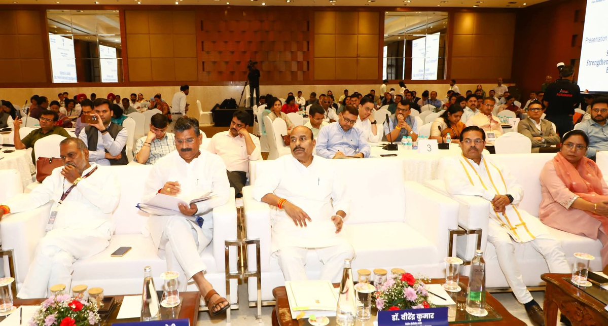 blvermaup's tweet image. चंडीगढ़ में आयोजित चिंतन शिविर-

माननीय केंद्रीय मंत्री डॉ वीरेंद्र कुमार जी के साथ चिंतन शिविर में विभिन्न योजनाओं और कार्यक्रमों के प्रस्तुतीकरण के दौरान रहना हुआ।(1/2)
#Divyangjan #empowerment