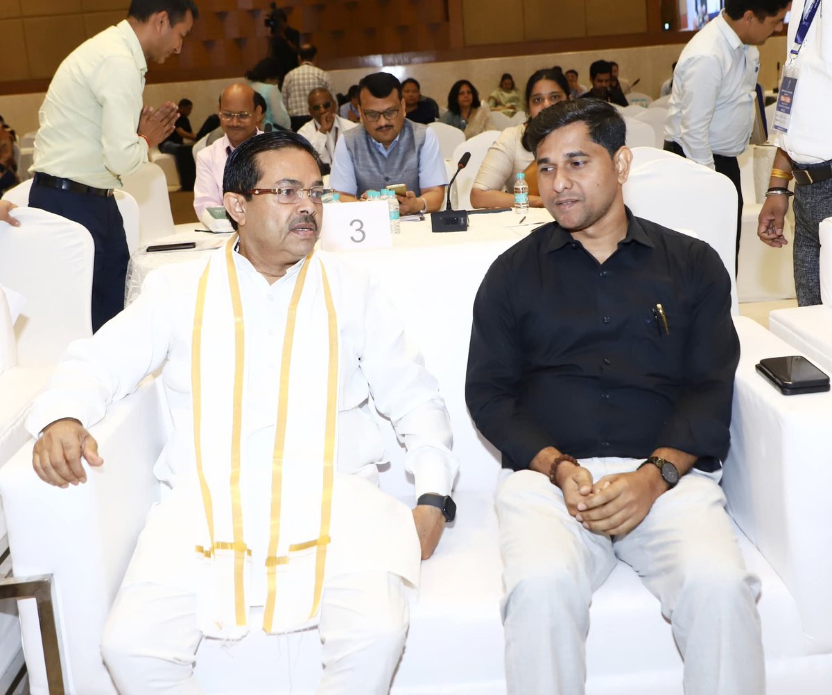 blvermaup's tweet image. उत्तर प्रदेश के मा. राज्य मंत्री (स्वतंत्र प्रभार) श्री असीम अरुण जी, मध्य प्रदेश के समाज एवं कल्याण मंत्री श्री नारायण सिंह कुशवाहा जी एवं अन्य गणमान्य उपस्थित रहे।(2/2)
@narendramodi @PMOIndia
@Drvirendrakum13
@asim_arun @Narayan4bjp_
#Divyangjan #empowerment