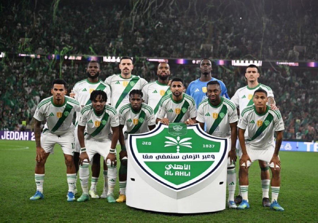 arab2turk's tweet photo. اللهم لك الحمد اللهم لك الحمد اللهم لك الحمد 

الف الف الف مبروك يا ملوك 👑 

كبيييير القارة و سفير الكورة السعودية بطل النخبة للمرة الثانية على التوالي 🤍💚 https://t.co/8a38Xb08VB
