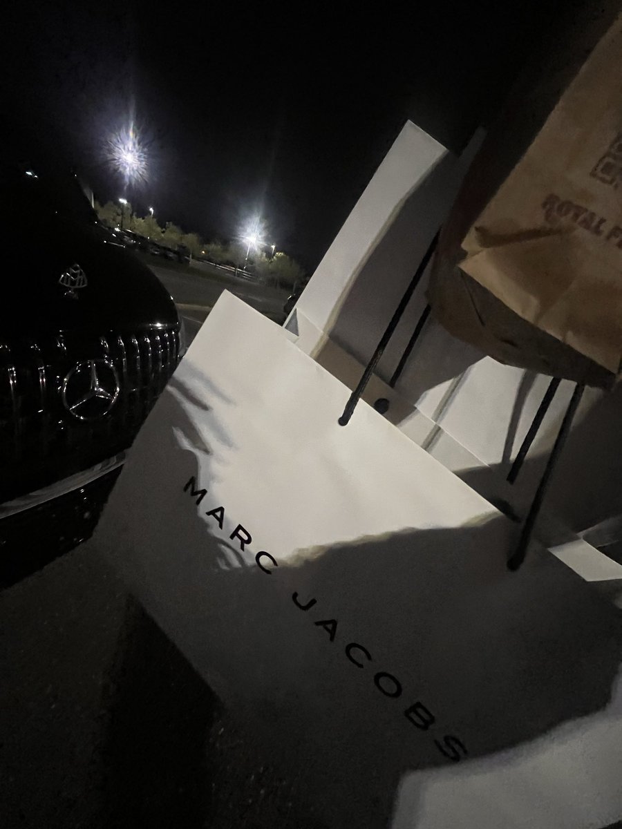 makehersayblatt's tweet photo. I go Marc Jacob shit https://t.co/hJhgj0ukt7