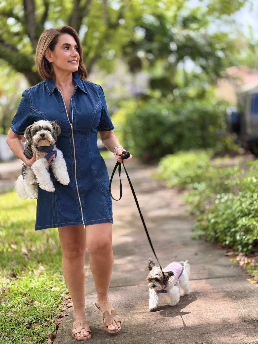 MenchacaOficial's tweet image. Sábado de salir a pasear a Quesadilla y a Frijol 🐶 🐶 😍🥰
. 
. 
.
.
. 
#tvhost #entretenimiento #host #telemundo #televisión