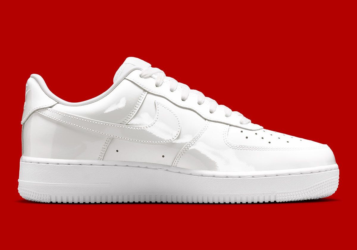 Sneaker News tweet media