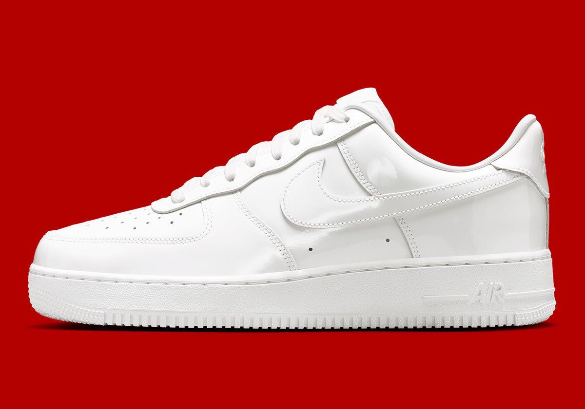 Sneaker News tweet media