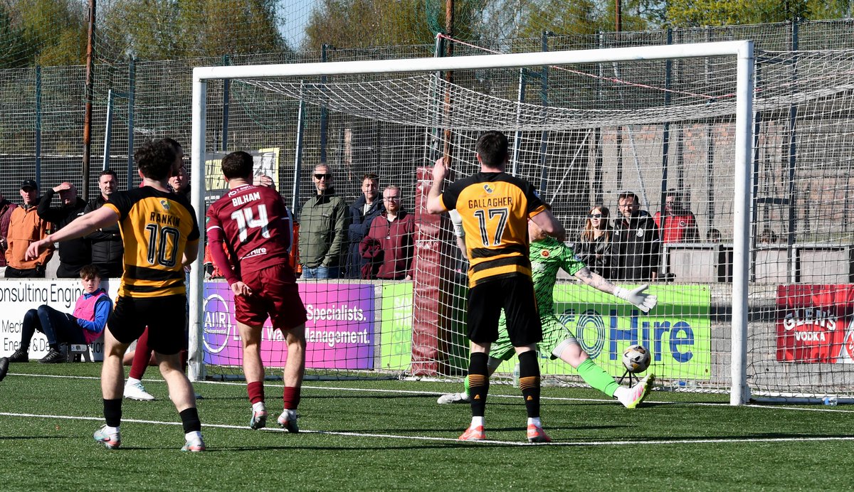 dgxwasp's tweet photo. @lukerankinn had the ball in the net for @AlloaAthleticFC against @StenhousemuirFC today  but the referee chalked it off https://t.co/p0Frv2KOmu