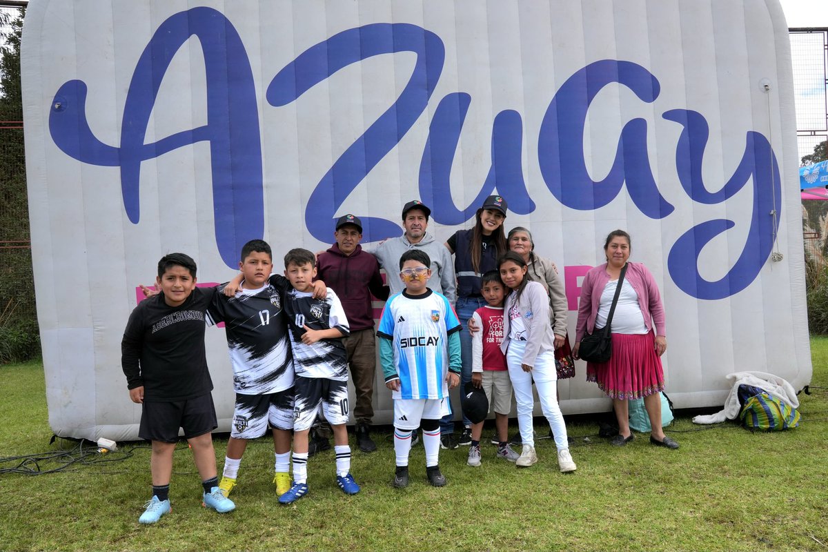 AzuayPrefectura's tweet photo. #EscuelasDeportivas ⚽️

💯 Los niños, niñas y jóvenes de nuestras escuelas deportivas vivieron una mañana de alegría y deporte en el Festival de fútbol Azuay Extremo, en Sinincay. 🥅⚽️

Impulsamos disciplina, compañerismo y pasión por el deporte. 🤜🤛 https://t.co/xlV5kleYGg