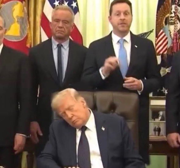 77 Million Americans thought it was a good idea to elect this pathetic piece of shit President of the United States.

Fucking Idiots.