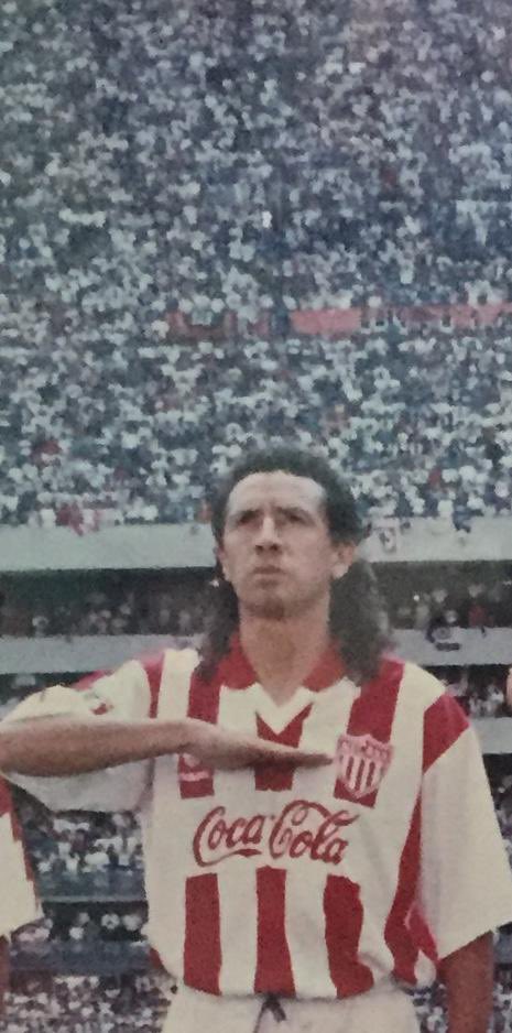 picasbecerril's tweet photo. Los Rayos visitan la que fue nuestra casa por años, testigo de hazañas y grandes alegrías, para mí siempre, el majestuoso ‘Estadio Azteca’. ⚽️

Les comparto momentos inolvidables en ese inmueble. 

Por ahí estaré y me dará mucho gusto saludar a toda esa gran afición Necaxista. ⚡️ https://t.co/FB66jDdaZz