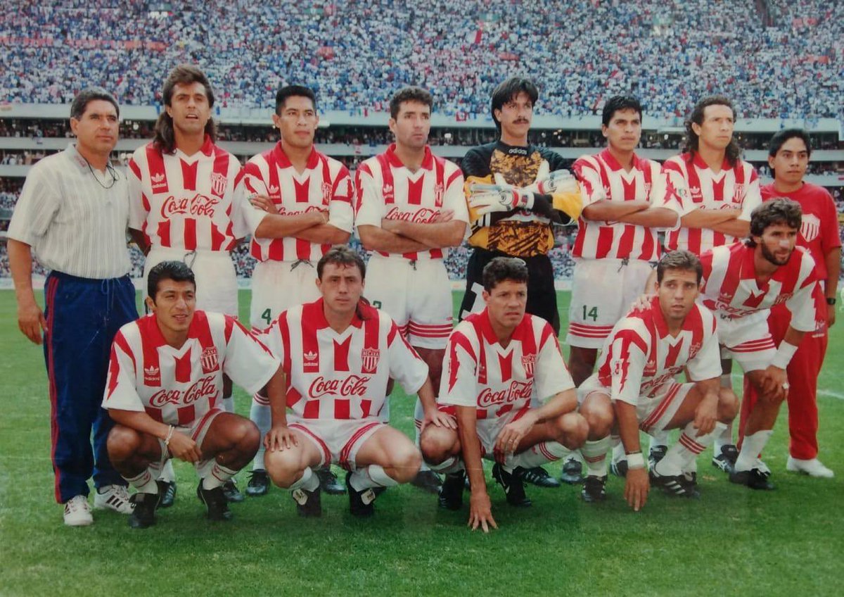 picasbecerril's tweet photo. Los Rayos visitan la que fue nuestra casa por años, testigo de hazañas y grandes alegrías, para mí siempre, el majestuoso ‘Estadio Azteca’. ⚽️

Les comparto momentos inolvidables en ese inmueble. 

Por ahí estaré y me dará mucho gusto saludar a toda esa gran afición Necaxista. ⚡️ https://t.co/FB66jDdaZz
