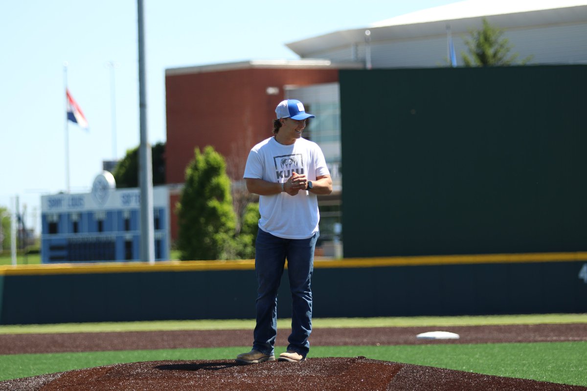 SLUBaseball's tweet photo. Sitz!

Recent graduate Ethan Sitzman fires the ceremonial first pitch on Alumni Day! https://t.co/rPXLlEEtp1