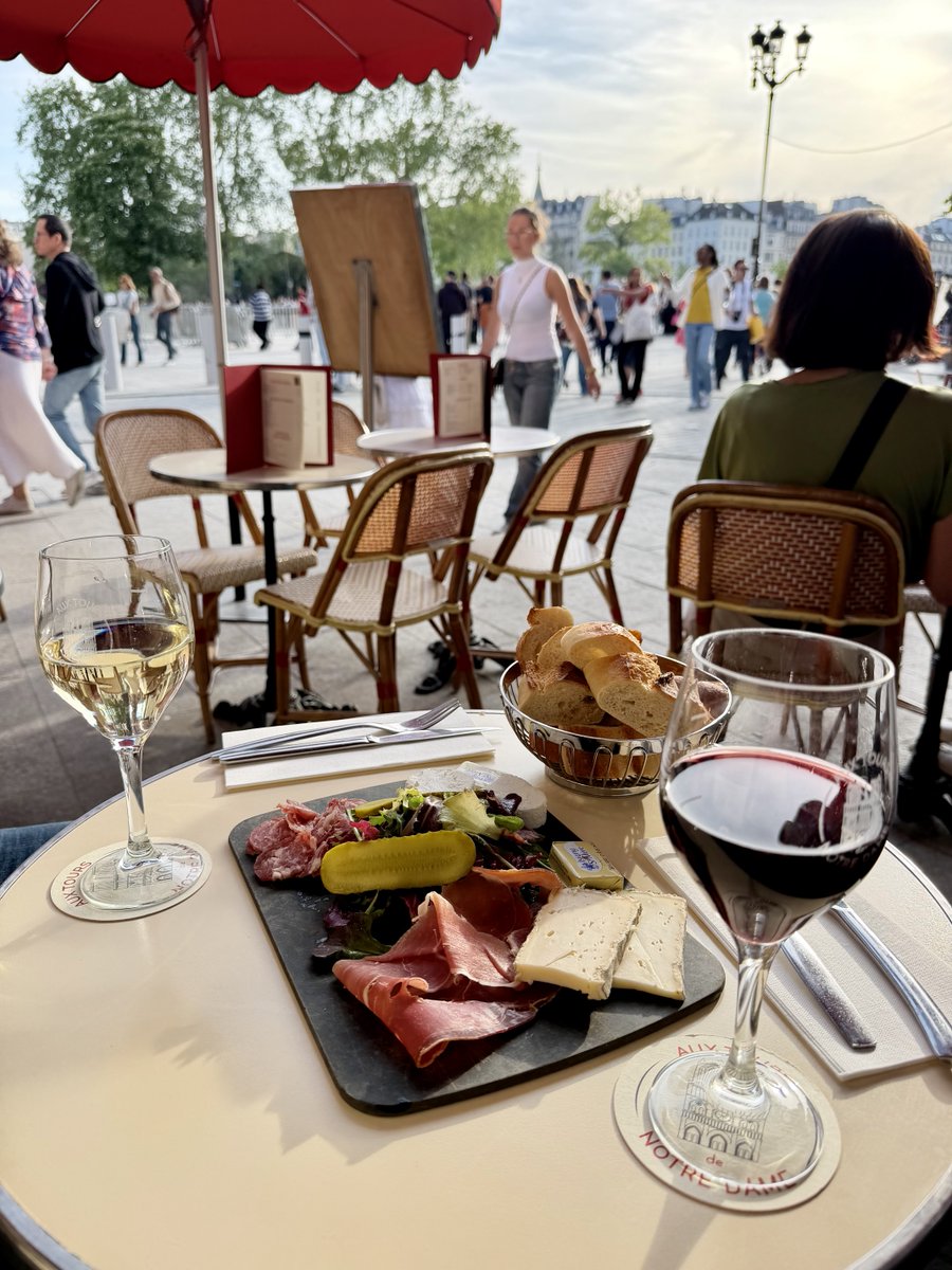 couzouille's tweet image. Pif et claquettes 🍷🎩
#TopHat #Samedi