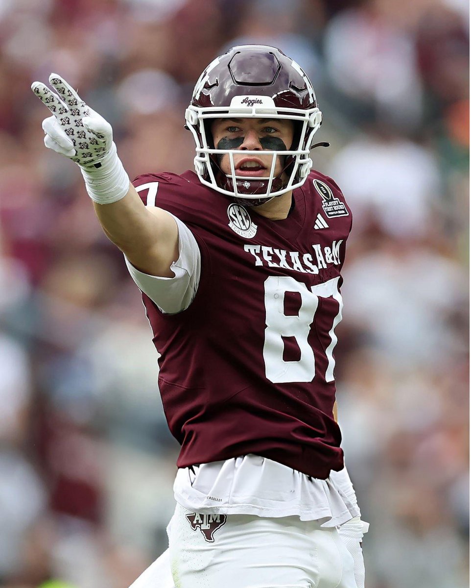 First look at <a href="/NBoerkircher/">Nate Boerkircher</a> as a Jacksonville Jaguar!🔥

Welcome to #DUUUVAL

#NFLDraft