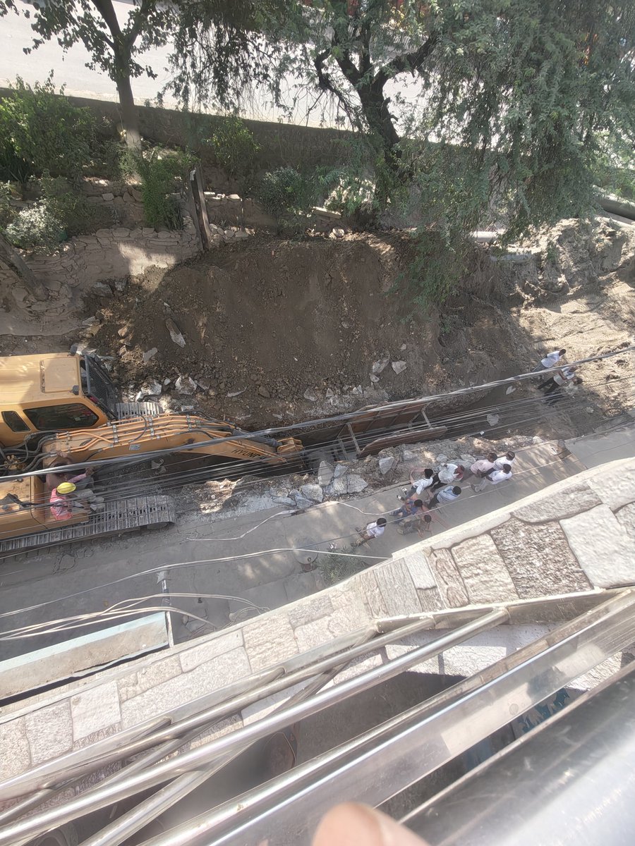 kcashking's tweet image. पूरी दिल्ली में भी यहीं हाल हो रहा है गड्ढ़ा गड्ढ़ा
#delhi #mcd #bjp