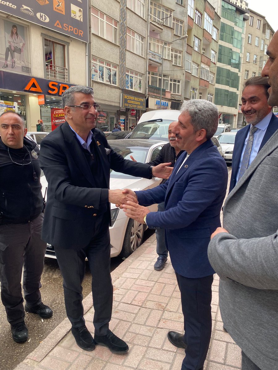 ekutder's tweet photo. Cumhuriyet Halk Partisi Elazığ Milletvekilimiz Sn.Gürsel Erol ve Cumhuriyet Halk Partisi Elazığ İl Başkanımız https://t.co/9wMMBx2MPSşkun Çağlar Duran’ın, EKUT Derneğimizi ziyaretlerinden büyük memnuniyet duyduk. Nazik ziyaretlerinden dolayı kendilerine teşekkür ediyorum. https://t.co/NOUohZSBFW