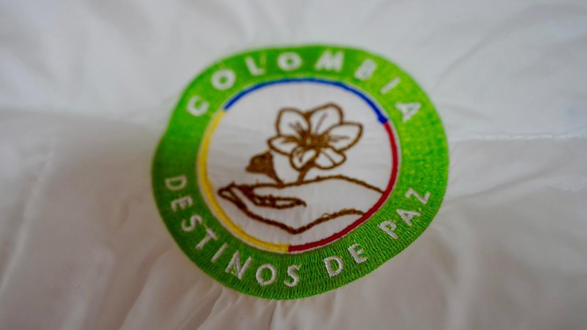 fonturcol's tweet photo. 1/3🔴 #AEstaHora hacemos la entrega oficial de las rutas turísticas urbanas “El Tour de la Perse” y del corredor turístico “Caminos de Paz”, en el marco del programa #ColombiaDestinosdePaz 🕊️. Dos experiencias que se suman a las 100 experiencias de turismo por la paz impulsadas desde el #GobiernoDelCambio.