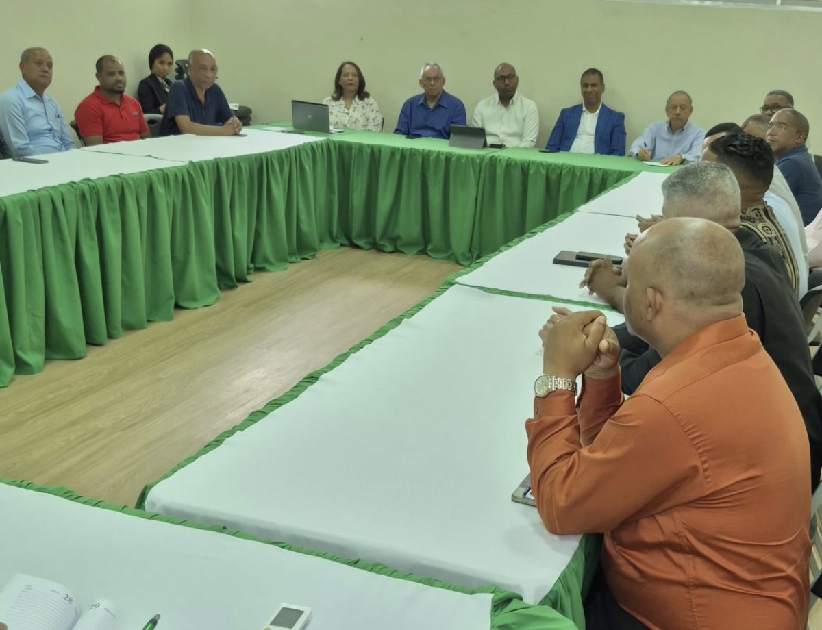 CorporonErnesto's tweet photo. Primera reunión de la Secretaria de Formación Política de la @FPcomunica en Stgo. dirigida por su titular @nconcepcion de la DP @demostenesm Presidente Provincial y de la DP @diomedesnunez de la DP @CorporanErnesto, Enc. de For. Política de Stgo. y todos Enc. de los Mun. Y Dists https://t.co/hSiUSIBtoa