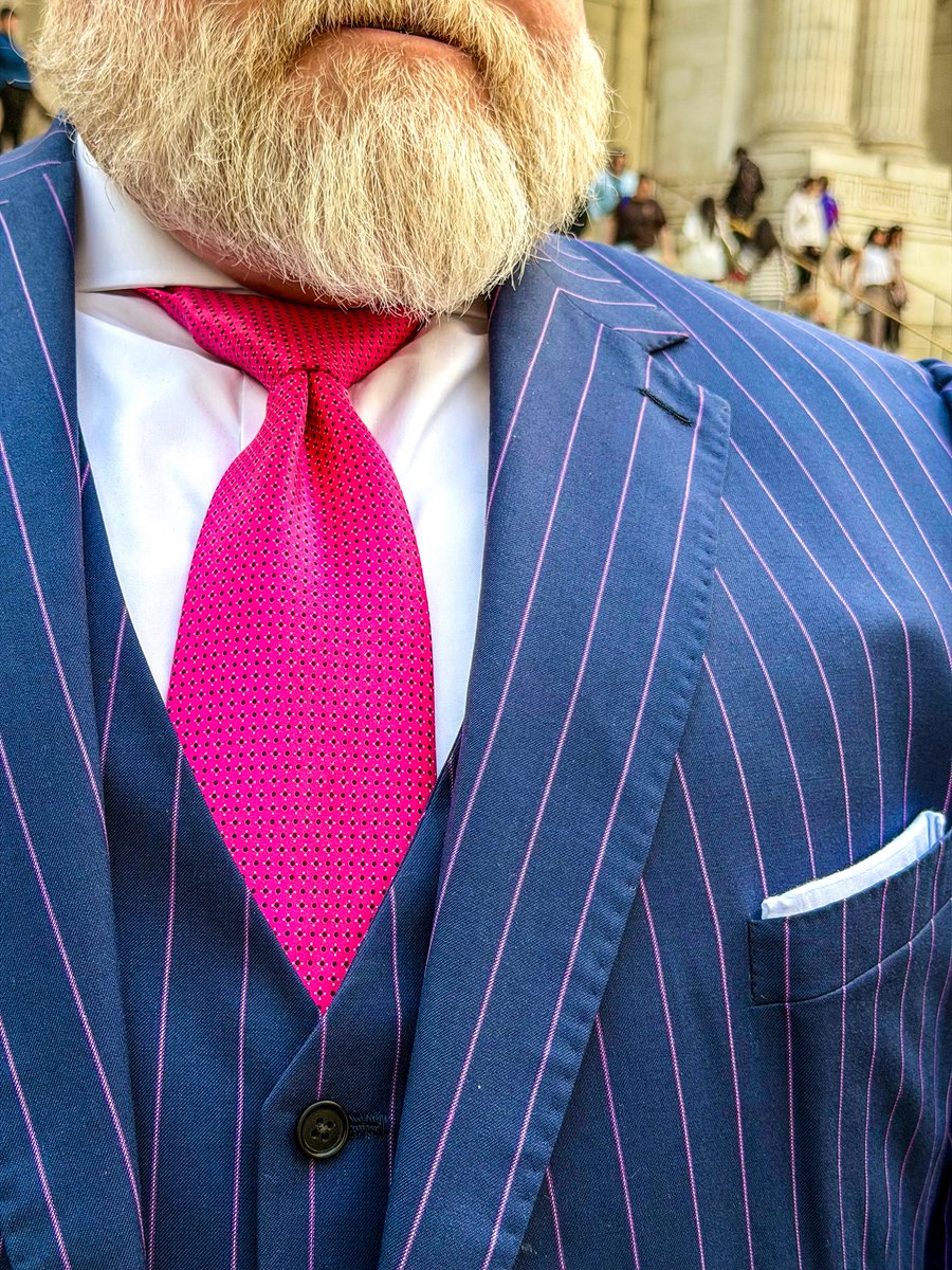 TheBigSartorial's tweet image. “You are so cool”
”The only way I got to cool is to go so far into the need/geek spectrum I’ve come out the other side”
#Suitup #sartorial #dapper #bespoke #suit #bigguys