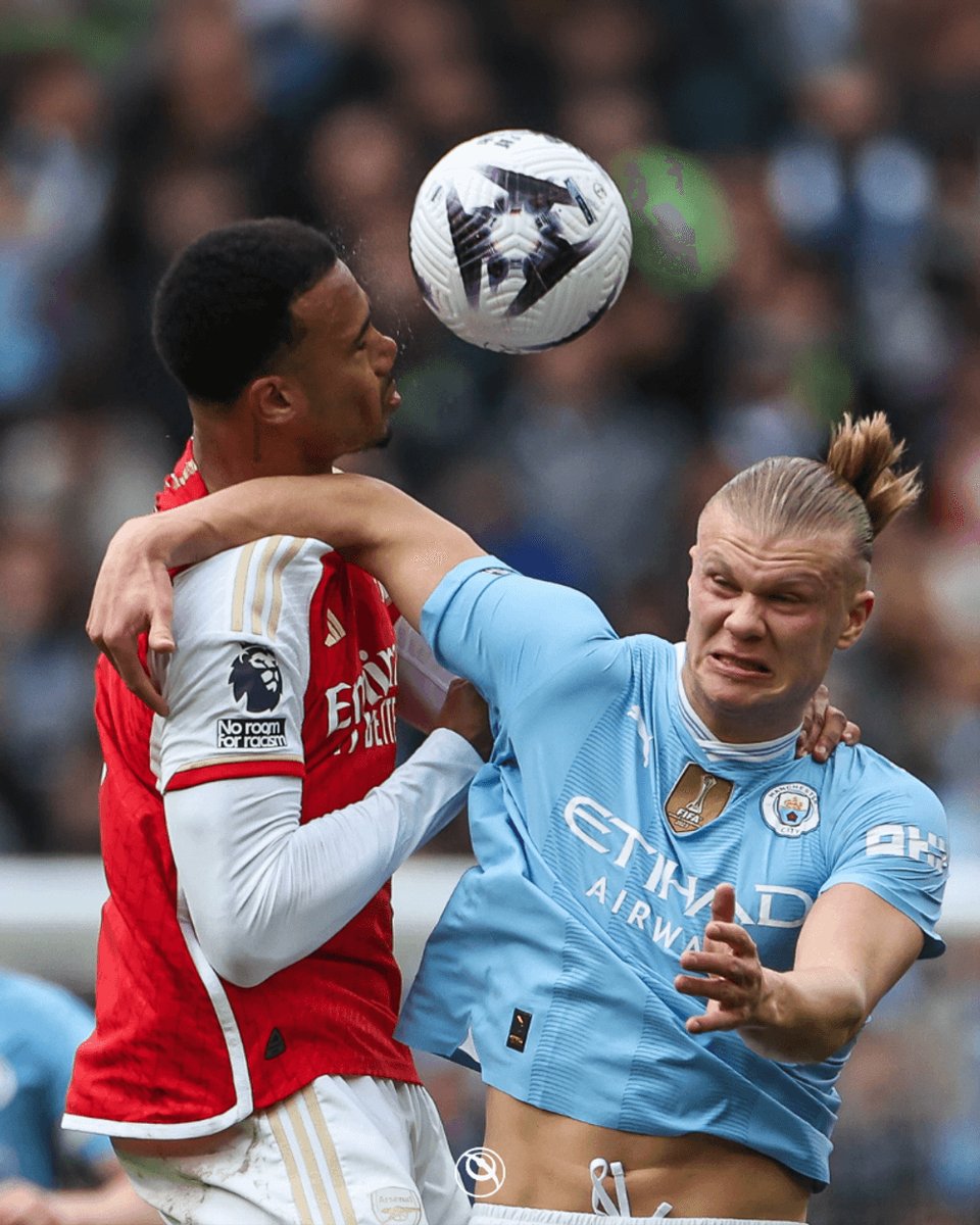 Globe_Soccer's tweet image. Find someone who holds onto you the way Gabriel Magalhães holds onto Erling Haaland.

#Besties #Friendship #BFF