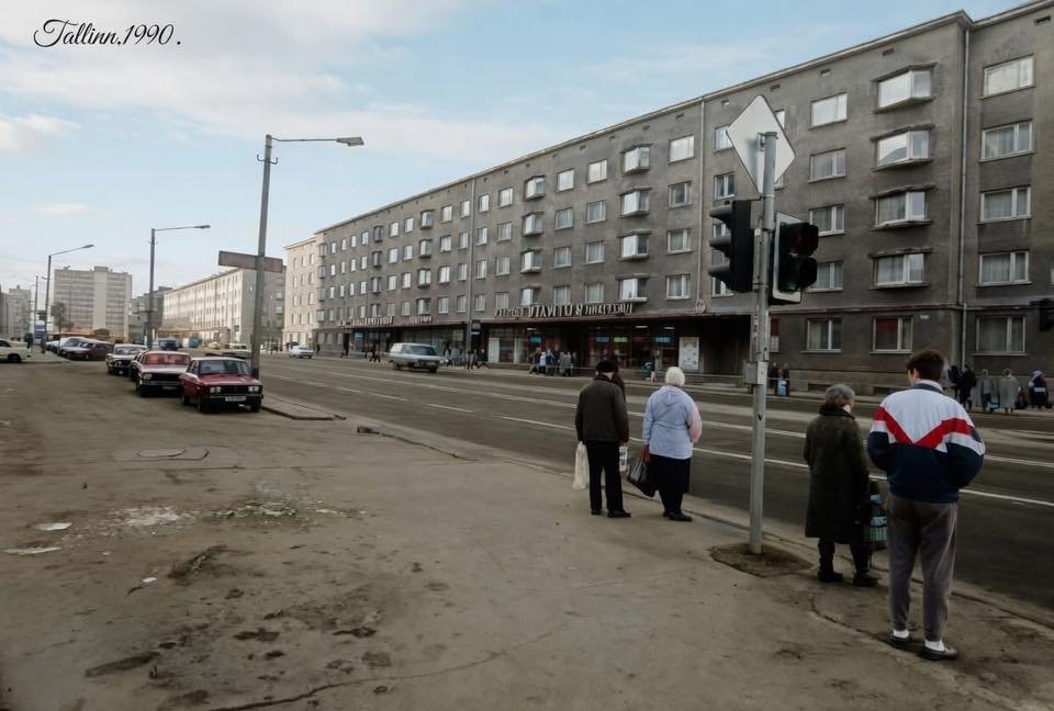 Just a year before the USSR collapsed, occupied Tallinn looked like this... 
Your socialist paradice with food stamps.