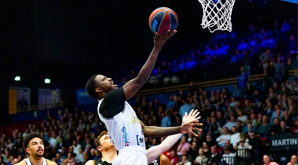 ericboorsma's tweet image. Verslag Dourisseau Radio: Donar Groningen – Kangeroes Mechelen. Foto: Arnold Meijer petjeaf.com/donarpodcast/p…
#bnxtleague #donargroningen #basketball