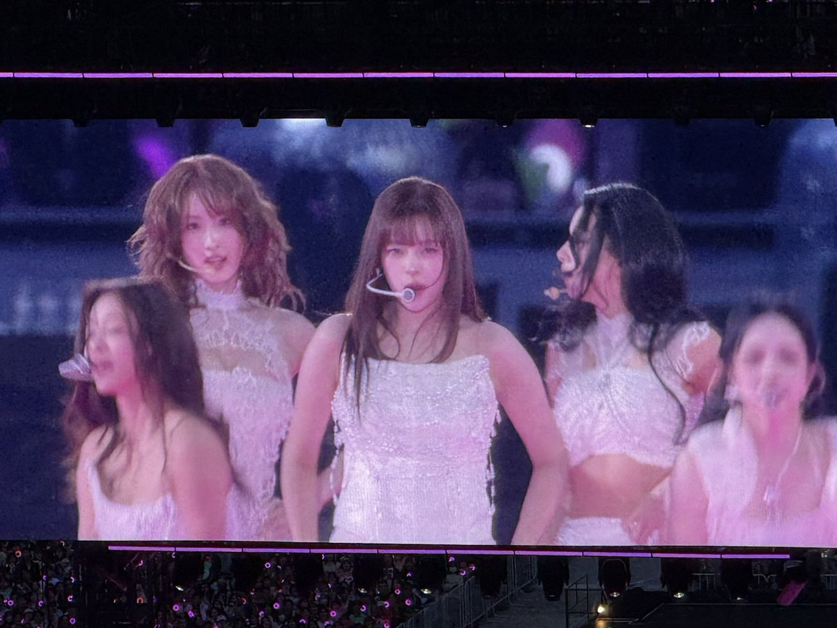 Jeongyeon Charts ( slow ) tweet media