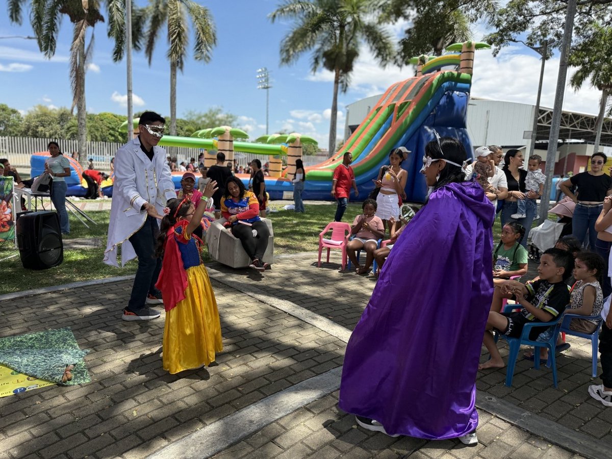 infivalle's tweet photo. El juego no solo divierte, también enseña, fortalece habilidades y crea vínculos. Por eso seguimos impulsando espacios donde nuestros niños y niñas puedan crecer, aprender y disfrutar de manera segura. 🎈 #DíaDeLaNiñez #SúmateJugando @juegoyninez https://t.co/9lRhzAPvYE