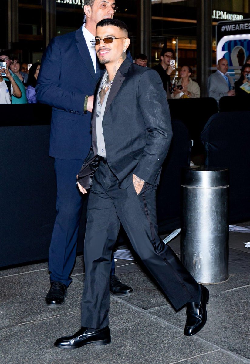 elfokinkurama's tweet image. 𝕹𝖔𝖈𝖍𝖊 𝖉𝖊 𝕲𝖆𝖑𝖆 @Time 🦊✨

📸 || @TheHapaBlonde / @GettyImages

#RauwAlejandro #Time #GettyImagesnueva y