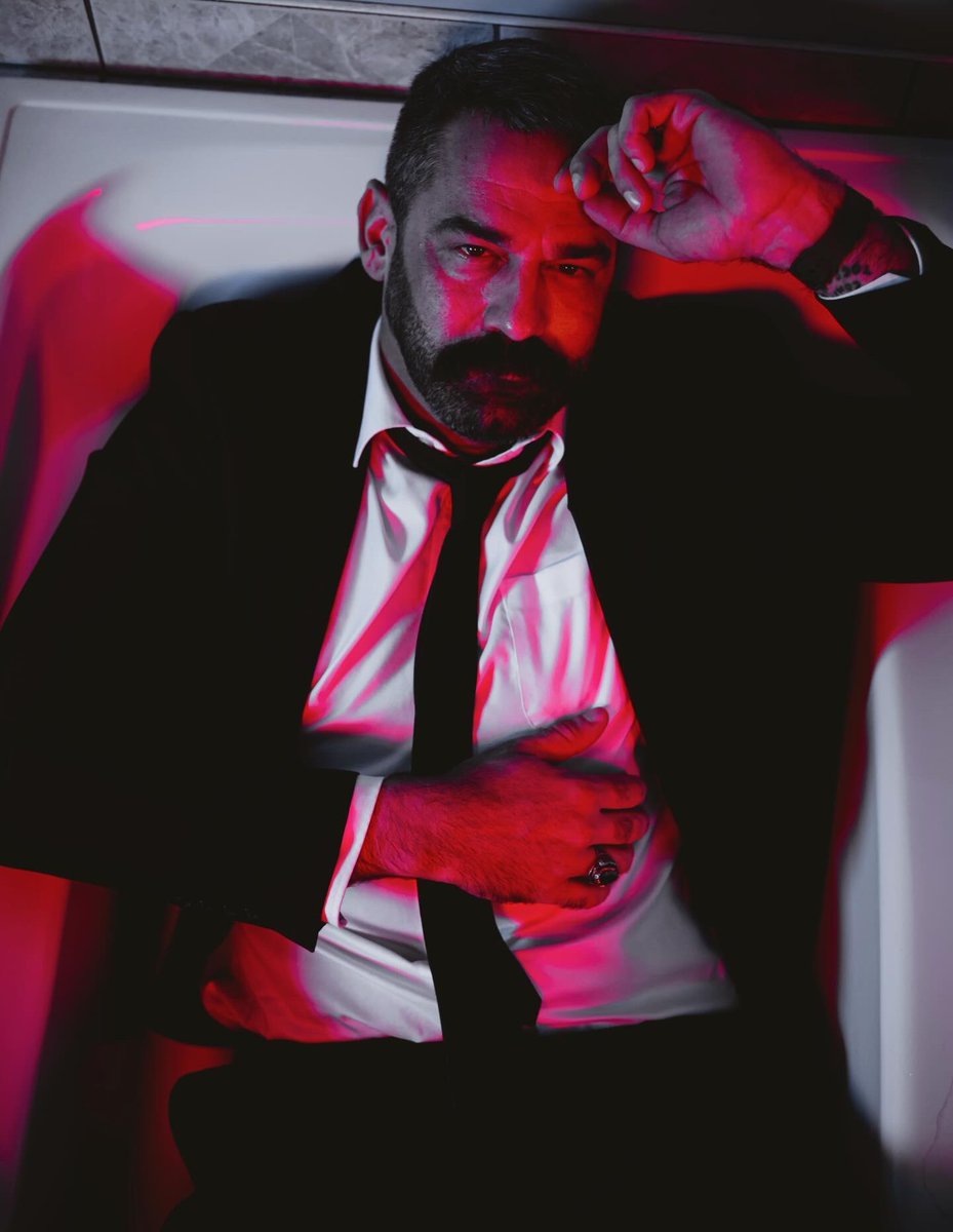 Andrea_R_Lezak's tweet image. Red speaks louder than words.
Elegance isn’t luck… it’s a choice. 
#photoshoot #meninsuits #models #photographer #montreal