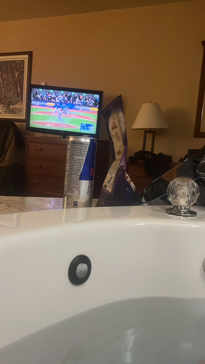 jadejays3's tweet image. I wouldn’t mind this view once in a while but I think I enjoy sitting at a pub or on my couch most (the first - because I don’t get to do it often and the second - free 😅).

Where’s your go-to to watch the game? 
#bluejays #mlb
