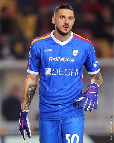 peterpatti's tweet image. #VeronaLecce 0-0 dopo 45'

Il #Lecce deve salvarsi, ma, paradossalmente, è spesso il #Verona a farsi pericoloso.

Wladimiro Falcone: ecco un altro portiere che meriterebbe di (ri)entrare nel giro della #Nazionale.

#SerieA #Italia #Azzurri #calcio

en.wikipedia.org/wiki/Wladimiro…