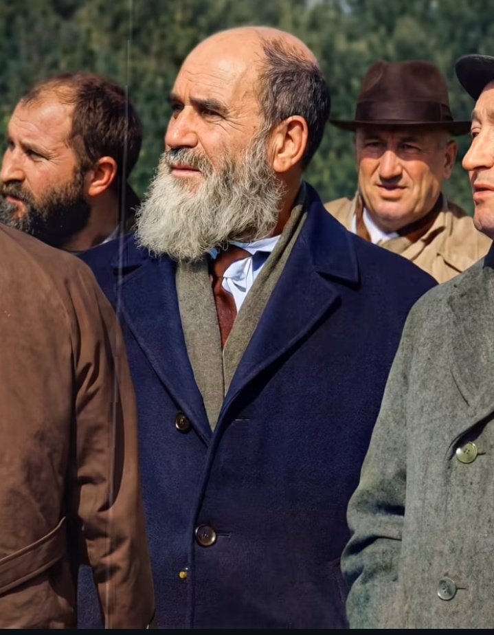 براندازی که نکردید!
حداقل ترم تابستونه وصایای امام(ره) رو بردارید کمی جنم یاد بگیرید.